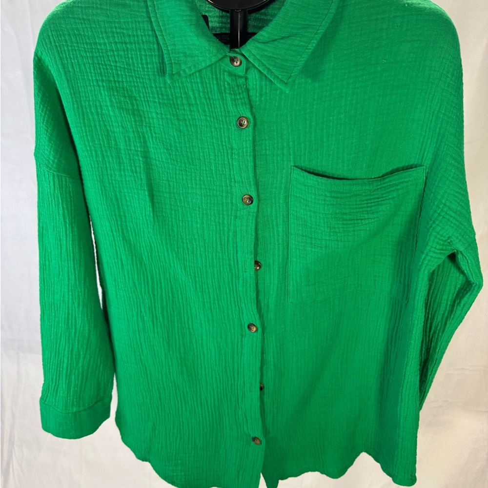 Elegant Green Women's Button-Up Blouse